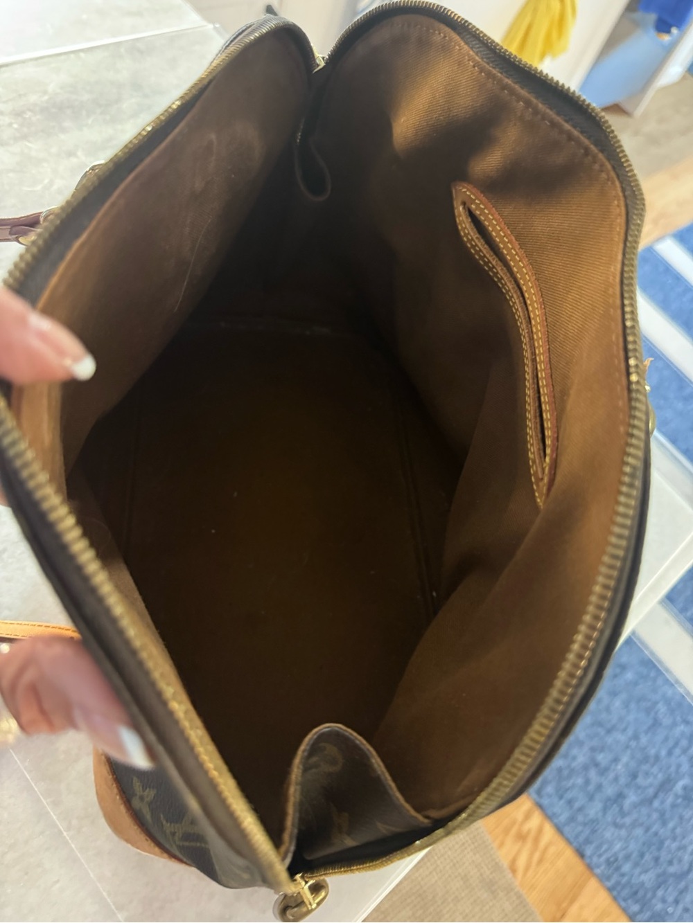 Authentic Louis Vuitton Brown Monogram Canvas Alma PM with Tan Trim - Picture 2 of 15